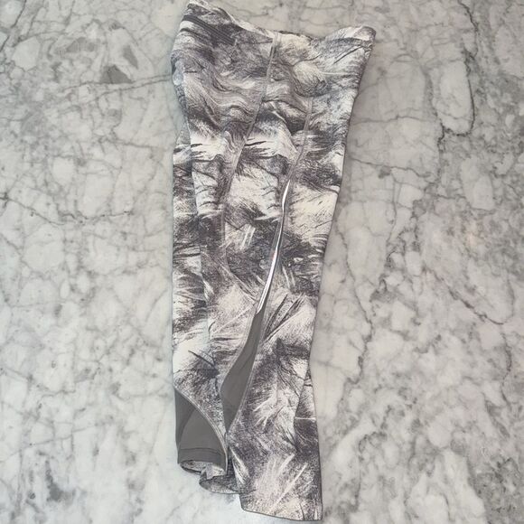 NWT LULULEMON ATHLETICA PACE PERFECT CROP 4 - Picture 4 of 7